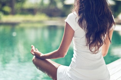 ¿Qué debes tener en cuenta cuando vas a practicar yoga?