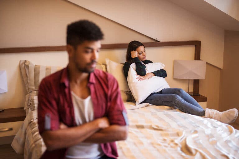 4 señales de que tu pareja te es emocionalmente infiel