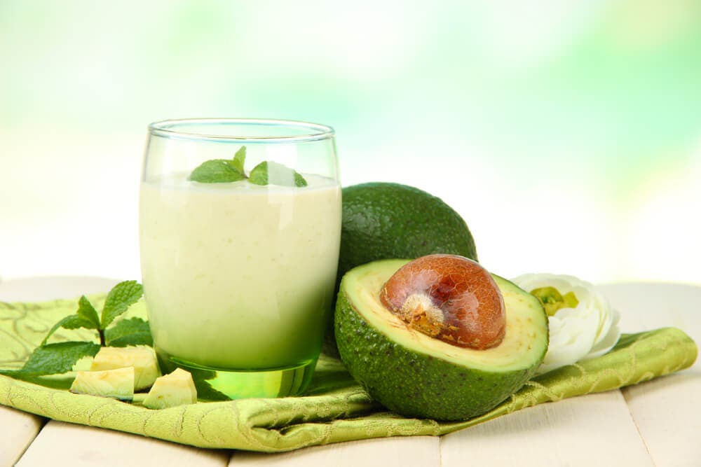 Batido de aguacate verde.