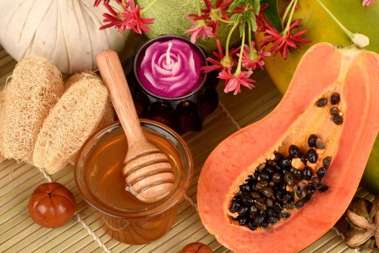 Mascarilla exfoliante de papaya, miel y avena