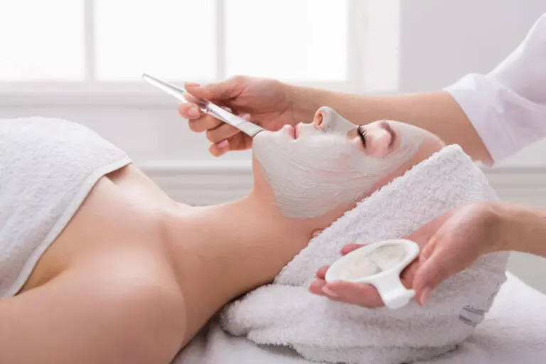 Mascarilla facial para un efecto «lifting» natural sorprendente