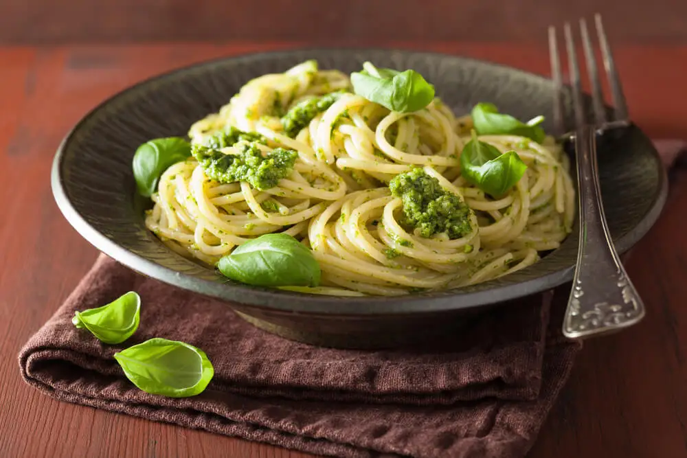 Spaghetti con il pesto.