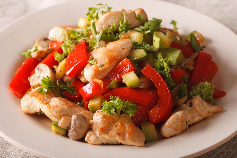 Salteado de pollo y verduras exprés