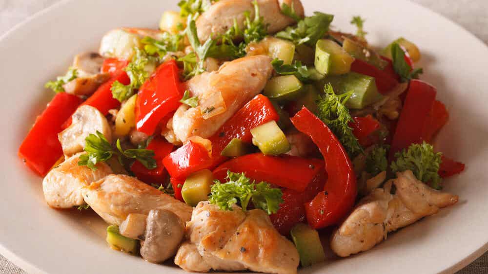 Deliciosa pechuga de pollo con verduras - Mejor con Salud
