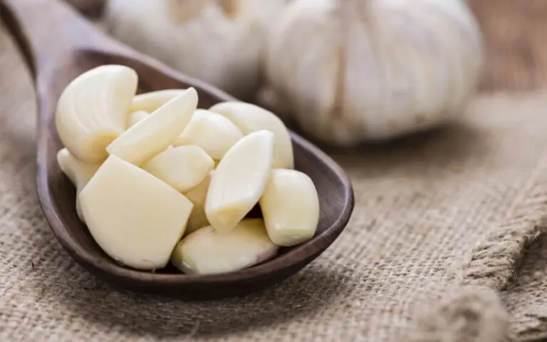 Beneficios de comer 4 dientes de ajo al día que desconocías
