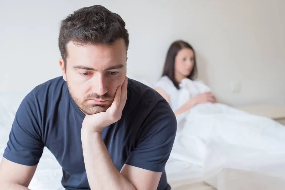 Disfunción eréctil en un hombre.