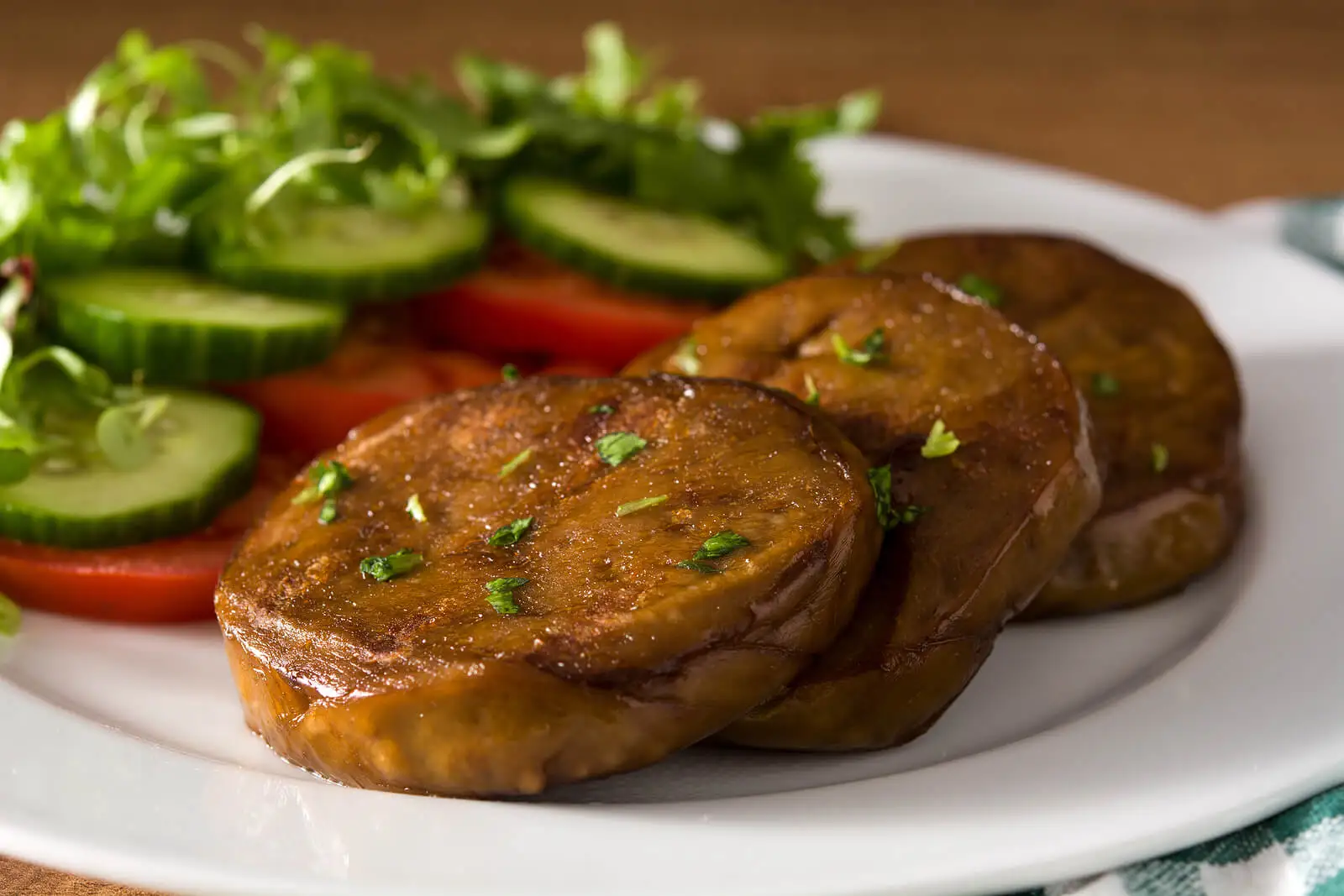 Hamburguesas de seitán con vegetales.