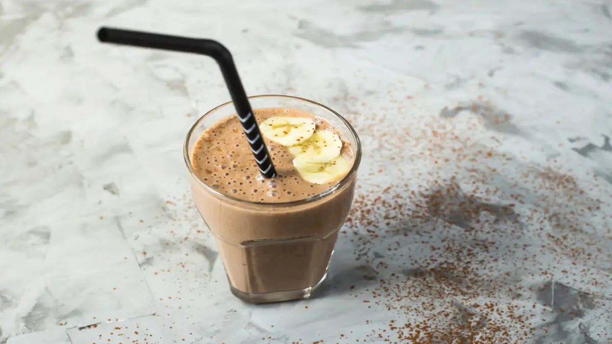 Batido de plátano y cacao.