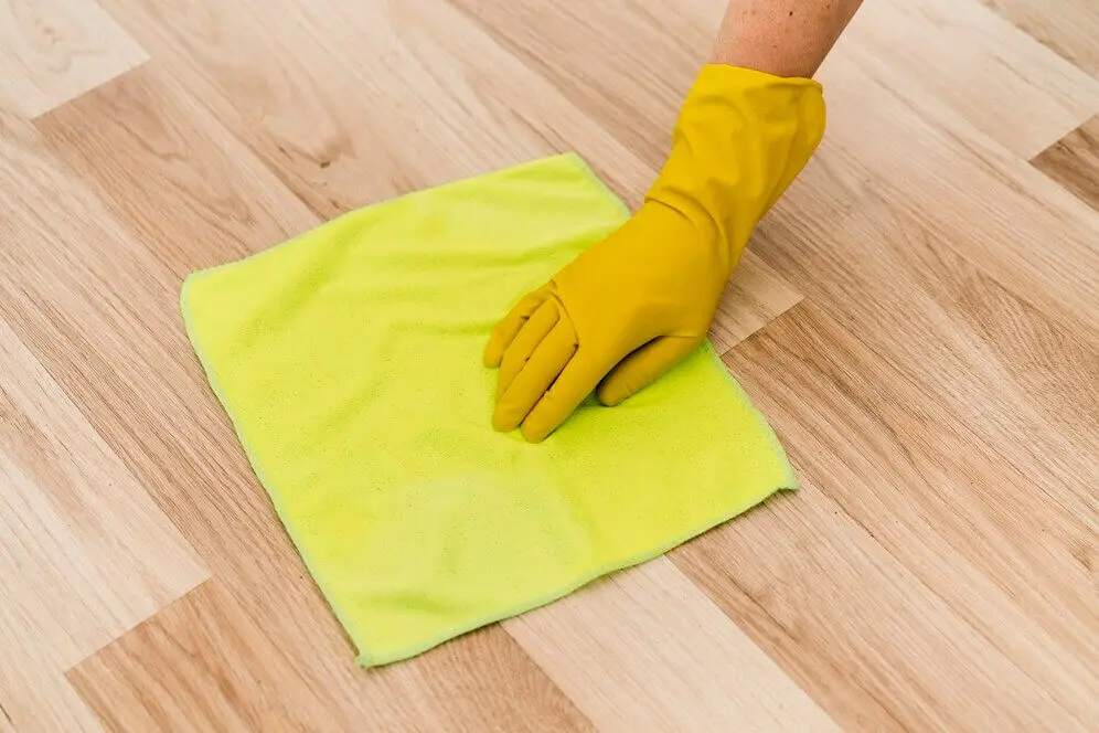 Limpiar suelo de madera