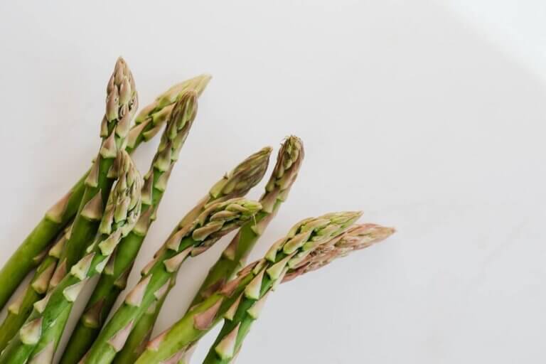 5 razones para comer espárragos y cómo cocinarlos