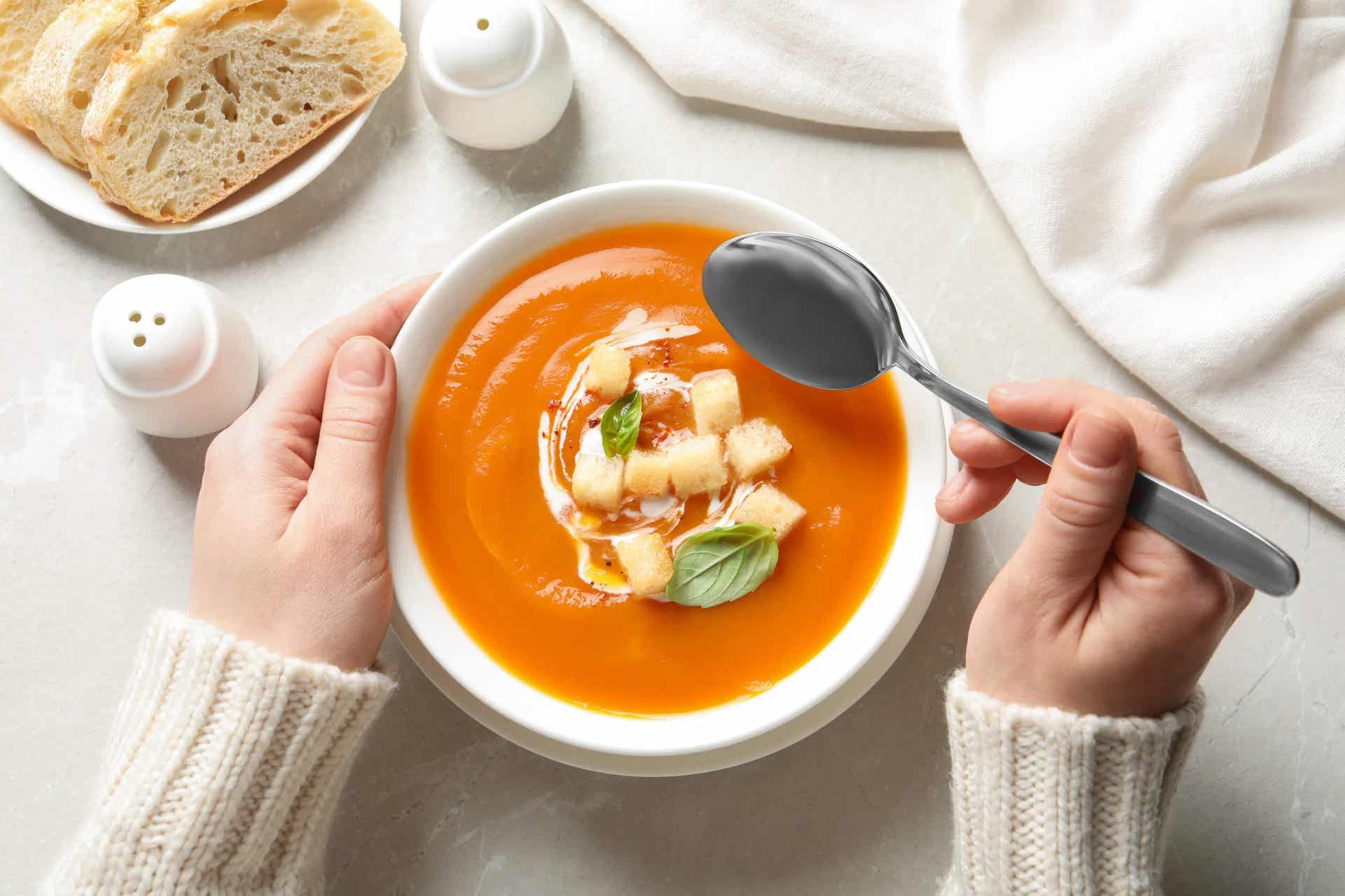 Die Suppendiät - ein Teller Tomatensuppe