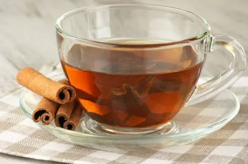 Té de canela y laurel