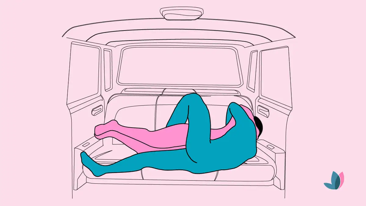 Postura cuchara inversa para hacer el amor en el coche