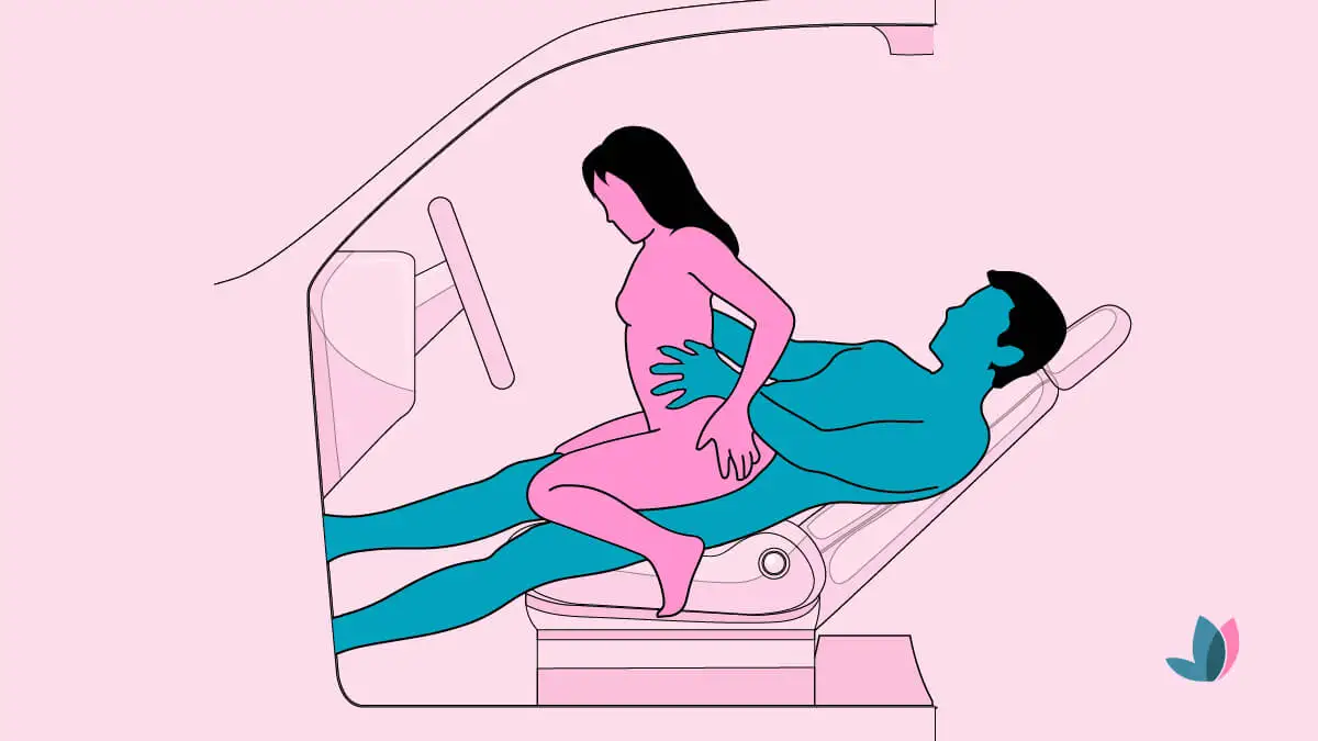 Postura de vaquera invertida para hacer el amor en el coche
