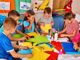 7 juguetes hechos con material reciclado para niños