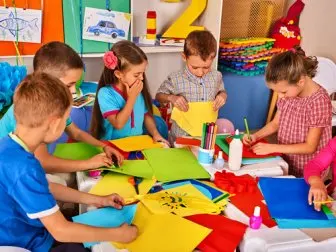 7 juguetes hechos con material reciclado para niños