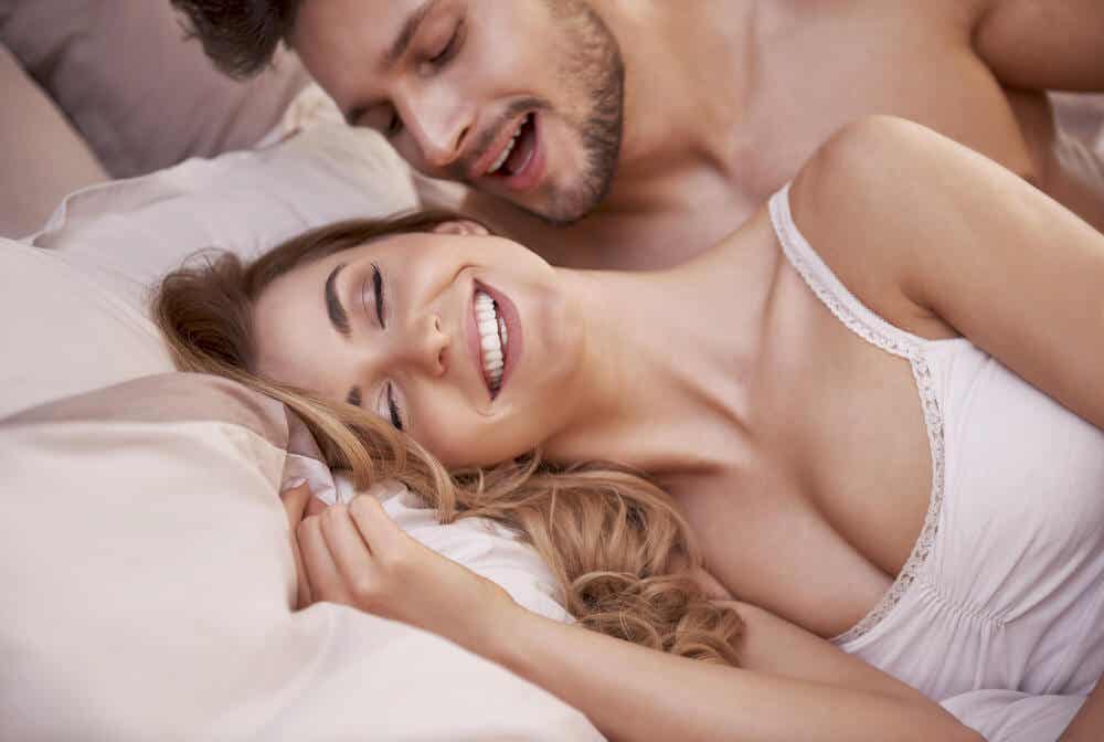 7 posturas placenteras fáciles para variar tu vida sexual