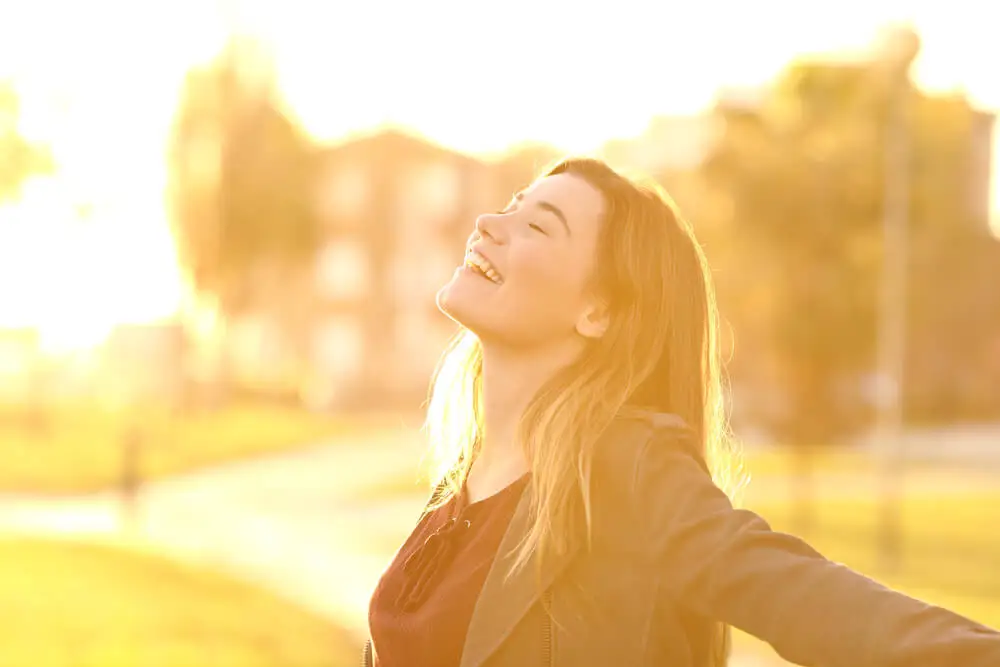 Mujer sonriendo.