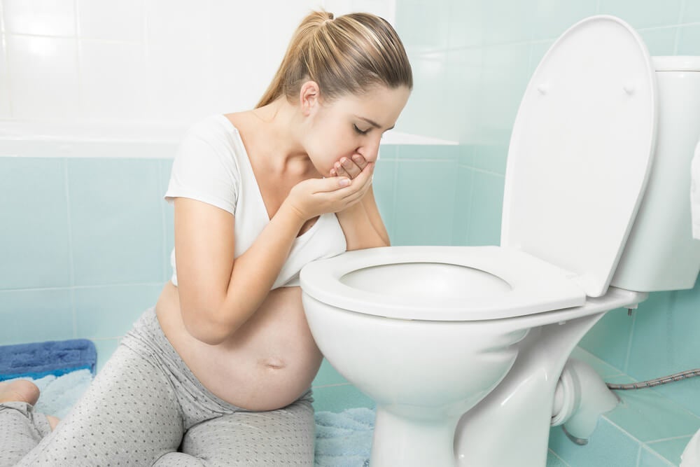 Los vómitos constantes son un síntoma normal del embarazo
