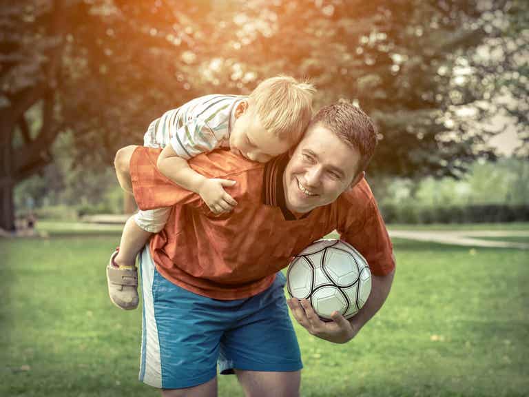 La actividad física ayuda a prevenir la obesidad infantil.