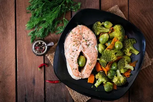 salmón con vegetales