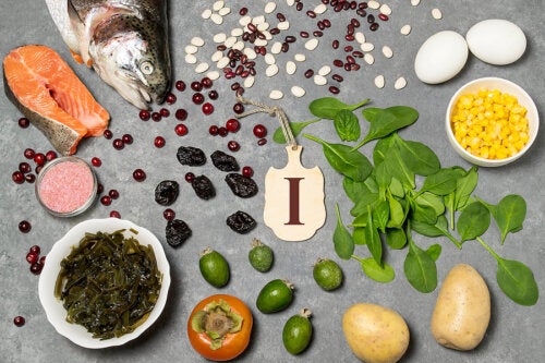 4 hábitos alimenticios para mejorar la salud de tu tiroides