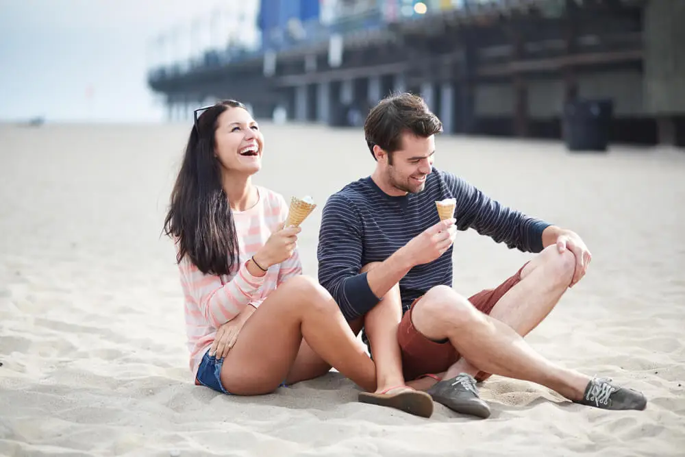 Amigos tomando un helado