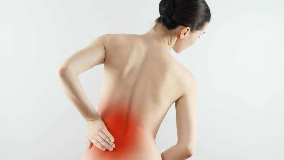 El dolor lumbar puede deberse a artrosis.