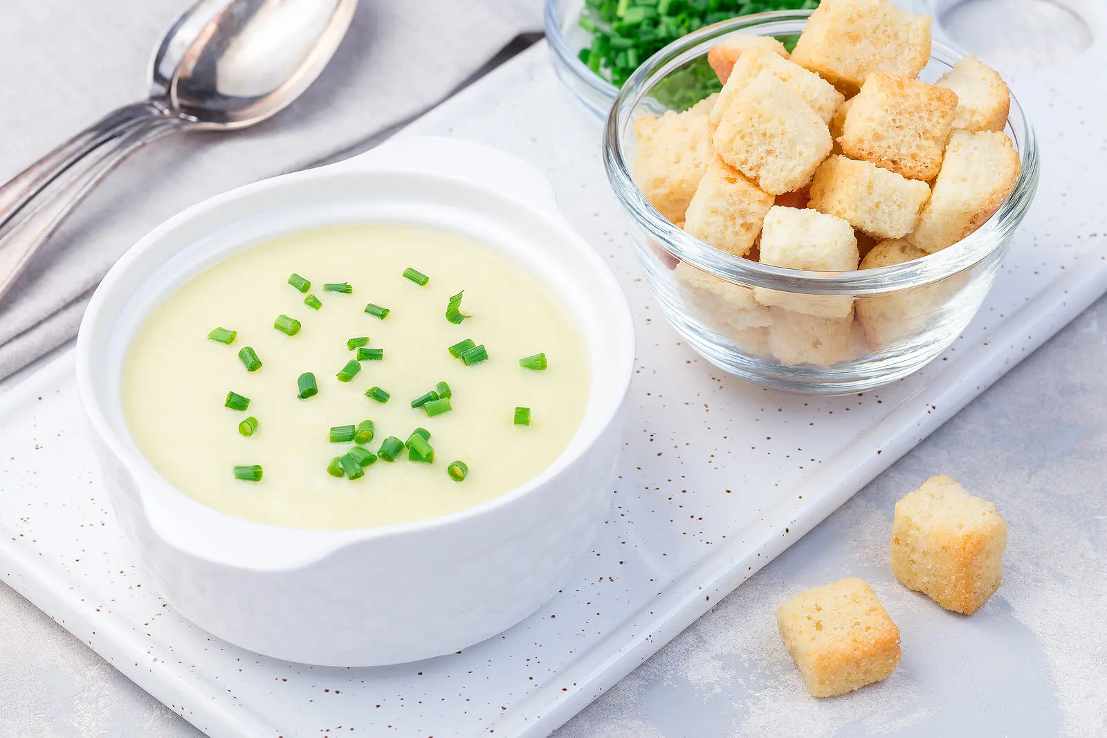 Crema de puerros con pan