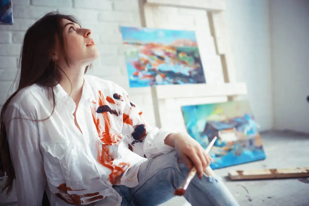 Mujer buscando inspiración.