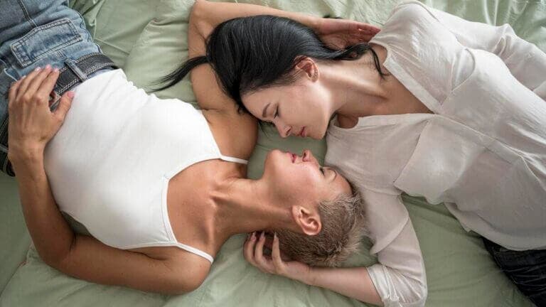 Las 21 mejores posturas para lesbianas
