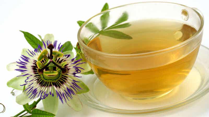 Remedios naturales para el dolor de cabeza: té de pasiflora