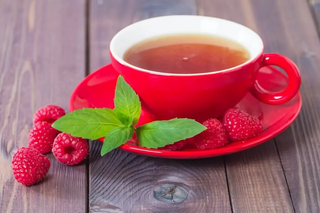 Infusión de hojas de frambueso para regular la regla