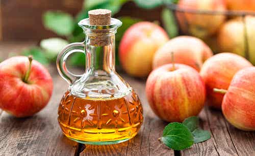 Vinagre de manzana, que puede ser efectivo para los hongos en las uñas