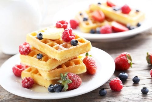 3 recetas de waffles altos en proteína que debes probar - Mejor con Salud