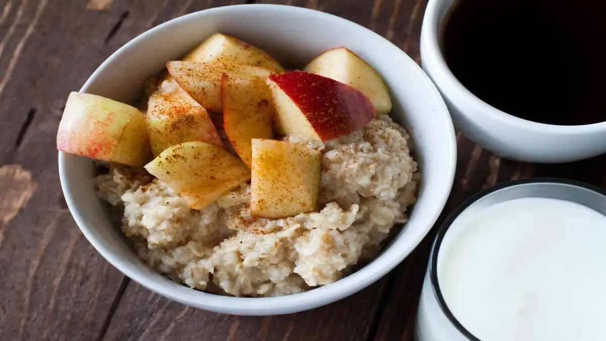 Gachas de avena con manzana.