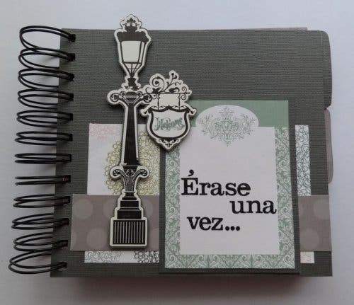 Arma una libreta con cuadernos viejos.