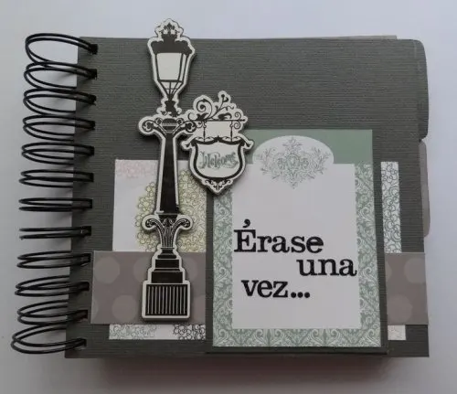 Arma una libreta con cuadernos viejos.