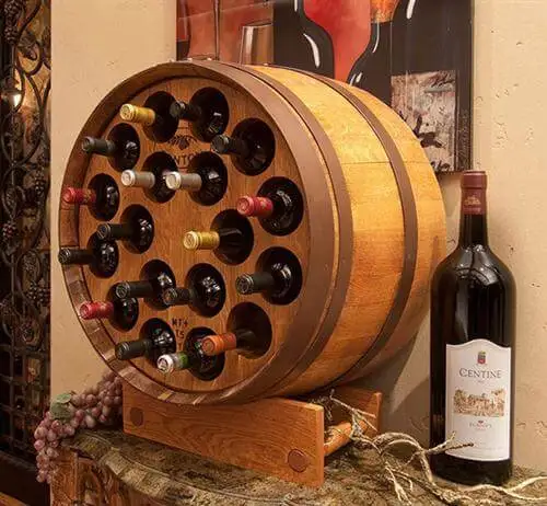 Mueble para bebidas hecho con un barril.
