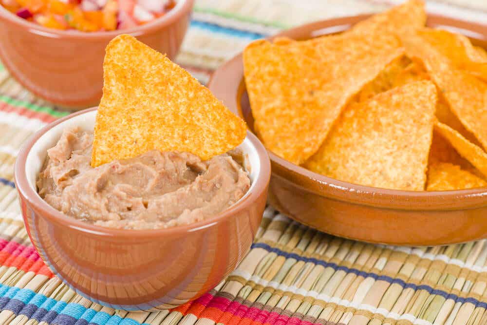 Recetas de nachos mexicanos con frijoles o carne