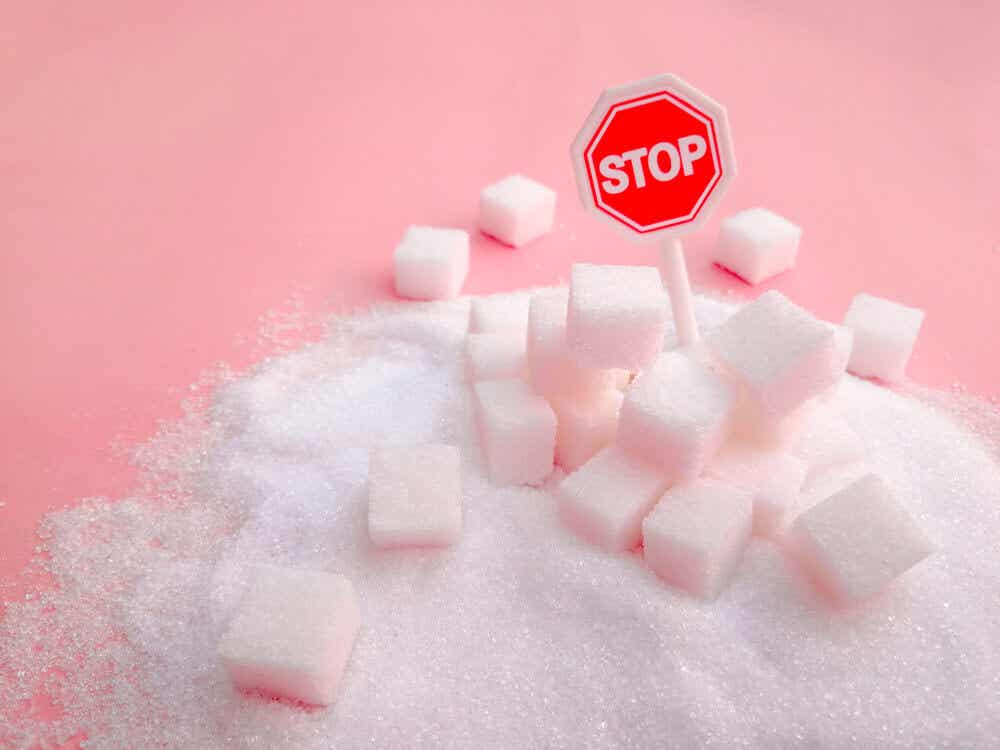 Evita añadirle azúcar a tus alimentos y bebidas.