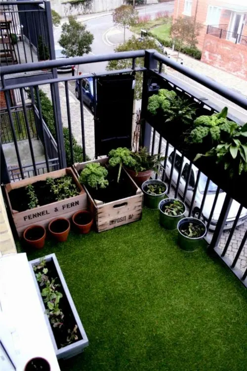 balcones-pequelños-alfombras-cesped