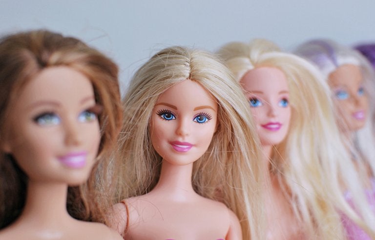 Barbie rompe sus estereotipos y diversifica la belleza con sus nuevas curvas