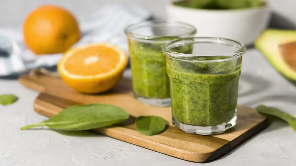 Batido de acelga, mango, naranja y cúrcuma