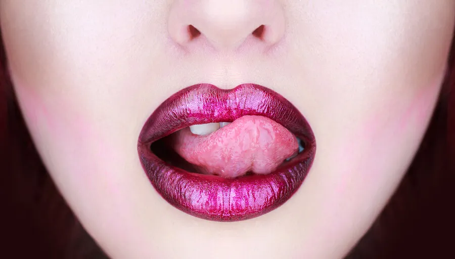 Labios con gloss.