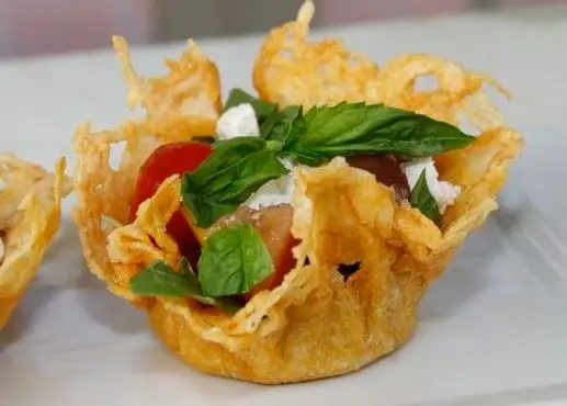 Cesta de queso parmesano.