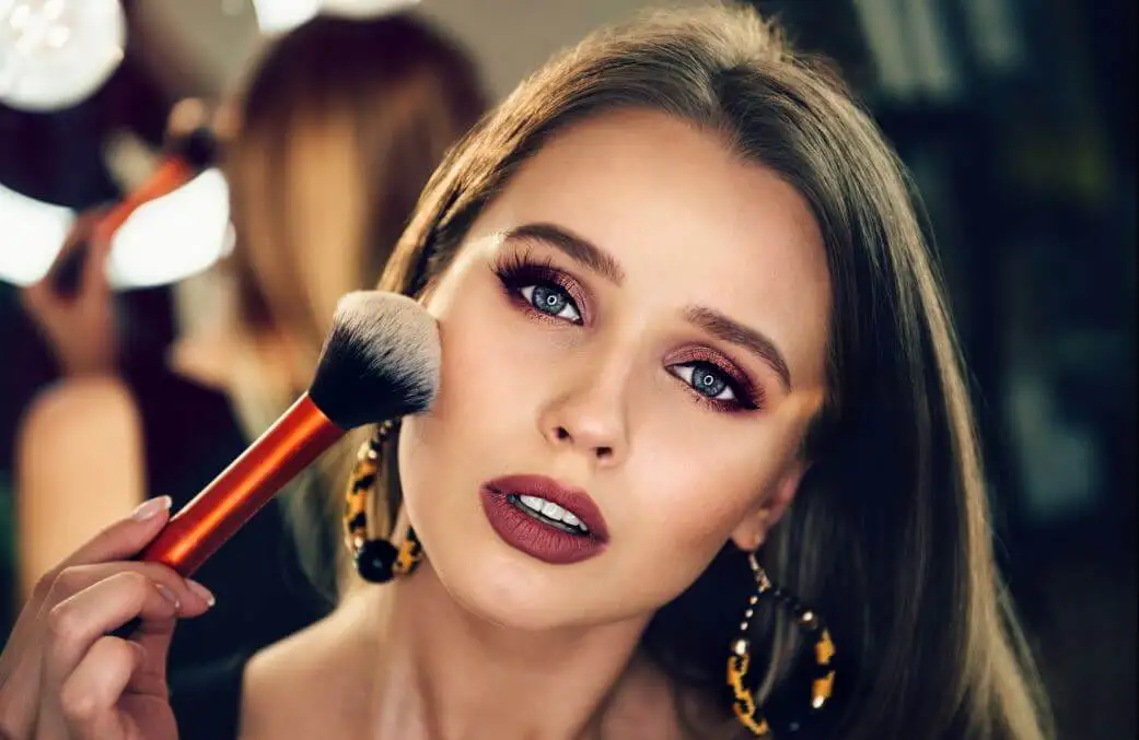 Maquillaje con bronzer.