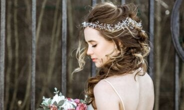 Peinados adecuados al corte del vestido
