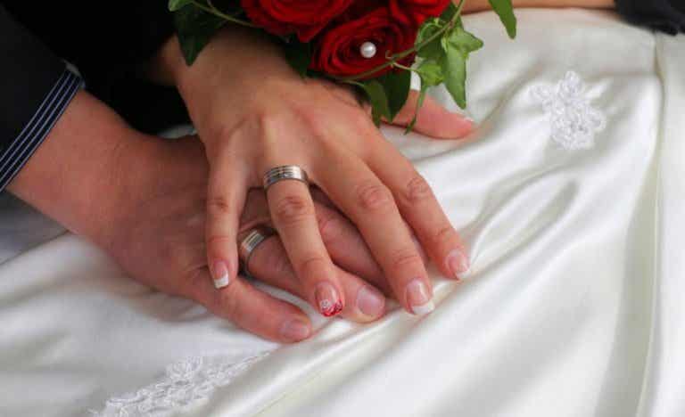 Decoración de uñas adecuada para el matrimonio