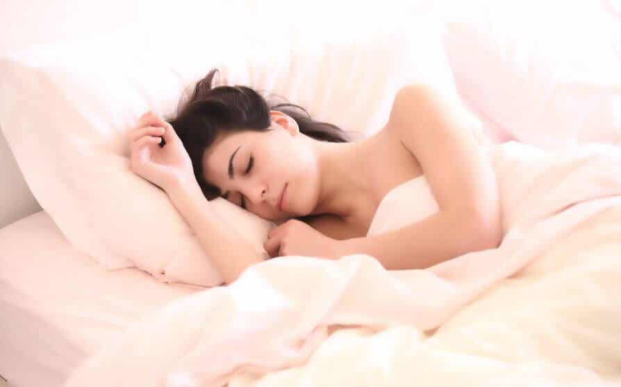 Dormir poco provoca no descansar, afeectando a la salud y rendimiento.